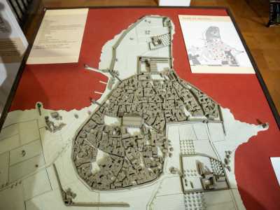 ...oltre a una planimetria tridimensionale che rappresenta la Bari bizantina